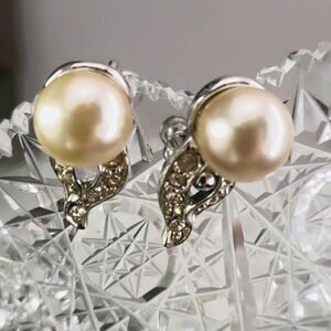 Vtg Pearl & Diamond Look Screw/Clip Post Earrings